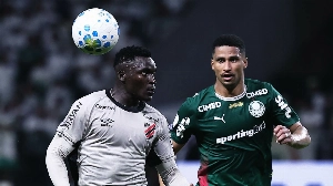 UmDois Esportes: Notícias do esporte paranaense e brasileiro - Athletico é prejudicado pela arbitragem em revés para o líder Palmeiras