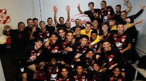 UmDois Esportes: Notícias do esporte paranaense e brasileiro - Jovem faz golaço do meio de campo e classifica Athletico para final; assista
