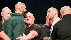 UmDois Esportes: Notícias do esporte paranaense e brasileiro - UFC 328: Chimaev e Strickland se estranham e quase fazem luta antes da hora