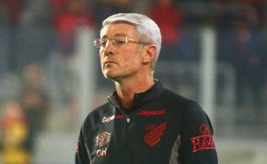 UmDois Esportes: Notícias do esporte paranaense e brasileiro - Odair Hellmann dispara após empate do Athletico e alfineta técnico do Grêmio