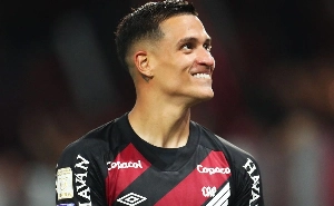 UmDois Esportes: Notícias do esporte paranaense e brasileiro - Volante do Athletico é convocado para a Copa; artilheiro do Brasileirão fica fora