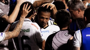 UmDois Esportes: Notícias do esporte paranaense e brasileiro - Atacante de Cabo Verde brilha em clube paranaense na Série B e conta promessa de Vozinha