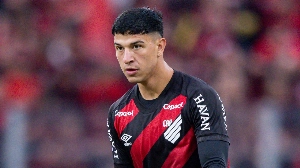 UmDois Esportes: Notícias do esporte paranaense e brasileiro - Athletico terá quatro laterais fora contra o Botafogo; veja a provável escalação