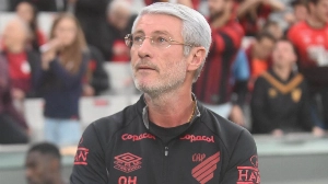 UmDois Esportes: Notícias do esporte paranaense e brasileiro - Athletico amplia contrato com jovem do elenco principal