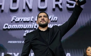 UmDois Esportes: Notícias do esporte paranaense e brasileiro - Poatan recebe premiação histórica do UFC por trabalho no Brasil