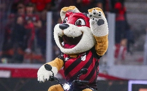 UmDois Esportes: Notícias do esporte paranaense e brasileiro - Fim do Fura-Cão? Responsável por mascote anuncia saída do Athletico