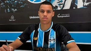 UmDois Esportes: Notícias do esporte paranaense e brasileiro - Titular na Série D, promessa de 16 anos de time paranaense fecha com o Grêmio