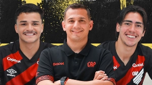 UmDois Esportes: Notícias do esporte paranaense e brasileiro - Com formação com quatro atacantes, Athletico se prepara para estreia na Copa Paraná