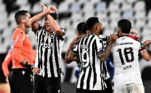 UmDois Esportes: Notícias do esporte paranaense e brasileiro - Botafogo x Athletico acaba com confusão entre jogadores e gesto antirracismo 
