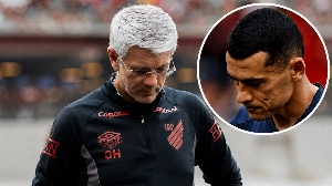 UmDois Esportes: Notícias do esporte paranaense e brasileiro - Falha de Santos abala Athletico e Odair deixa titularidade em aberto