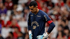 UmDois Esportes: Notícias do esporte paranaense e brasileiro - Falha sinistra de Santos expõe fim de carreira no Athletico