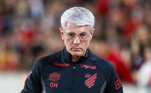 UmDois Esportes: Notícias do esporte paranaense e brasileiro - Odair Hellmann quebra silêncio sobre Léo Derik após empate do Athletico