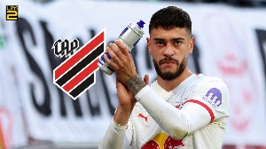 UmDois Esportes: Notícias do esporte paranaense e brasileiro - “Foi pressão da torcida”: Astro da Bundesliga relembra saída conturbada do Athletico