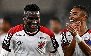UmDois Esportes: Notícias do esporte paranaense e brasileiro - “Ói o Trem”: Viveros, fumegando, faz dois e Athletico vence