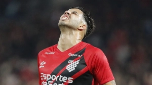 UmDois Esportes: Notícias do esporte paranaense e brasileiro - Vilão no rebaixamento, ex-Athletico completa 300 dias sem jogar na Europa