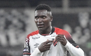 UmDois Esportes: Notícias do esporte paranaense e brasileiro - Ainda sem renovação com o Athletico, Viveros fecha com gigante do mercado