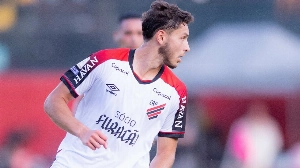 UmDois Esportes: Notícias do esporte paranaense e brasileiro - Athletico apela para base e estreia zagueiros na reta final de Brasileirão