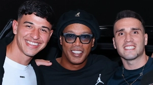 UmDois Esportes: Notícias do esporte paranaense e brasileiro - Jogadores do Athletico se rendem a Ronaldinho Gaúcho e joia perde foto com o astro