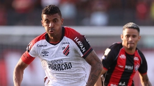 UmDois Esportes: Notícias do esporte paranaense e brasileiro - Vitória x Athletico: Furacão sofre com ponto fraco, mas pontua fora de casa