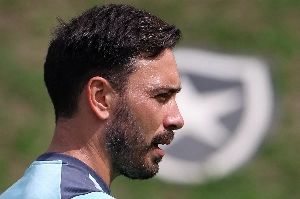 UmDois Esportes: Notícias do esporte paranaense e brasileiro - Ex-Athletico, goleiro rescinde com clube inglês para reforçar o Botafogo
