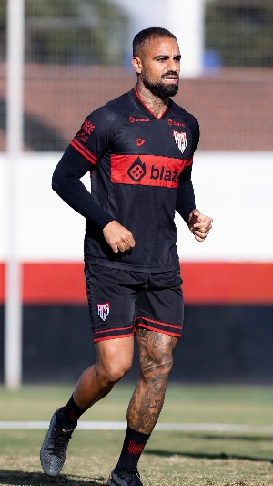 ge - Netinho, do Atlético-GO, fica liberado para jogar após julgamento no STJD