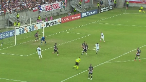 ge - Incrível! Matheus Vinícius salva gol em cima da linha e garante vitória do Santa Cruz; assista