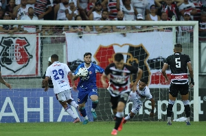 ge - Santa camisa 1: clube repete roteiro com goleiros nos últimos dois anos