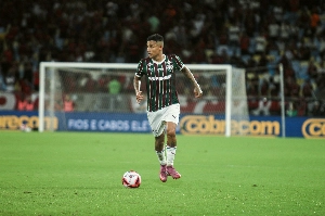 ge - Guilherme Arana, do Fluminense, sofre uma entorse no tornozelo e será submetido a exames