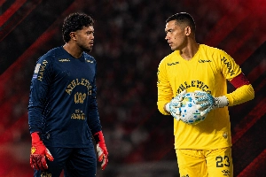 ge - Goleiros do Athletico sofrem mais que o esperado no Brasileirão? Veja comparação com adversários