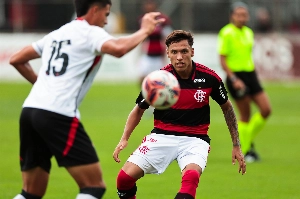ge - Argentino Sayago é relacionado para Flamengo x Coritiba; veja como estão as duas joias gringas na base