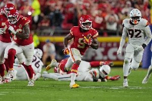 ge - Mahomes retorna, Walker brilha e Chiefs arrasam Broncos na estreia
