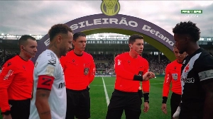 ge - Vasco x Santos: Neymar e Thiago Mendes não se cumprimentam no cara ou coroa