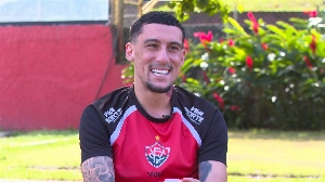ge - Baralhas vive desafios com novo filho enquanto lidera garotos do Vitória em campo e no paintball