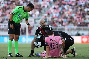 ge - Lesionado, Messi é substituído aos 11 minutos em jogo do Inter Miami