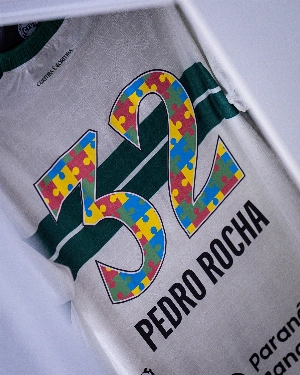 ge - Coritiba utiliza camisas com numeração colorida em ação de conscientização sobre o autismo