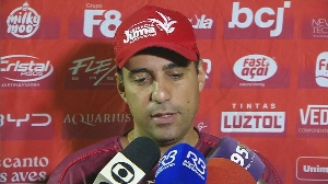 ge - Vice do Vila Nova questiona arbitragem após virada sofrida nos acréscimos: 'Tem coisa aí'