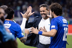 ge - Cruzeiro de Artur Jorge sai da lanterna e iguala aproveitamento do líder Palmeiras; compare