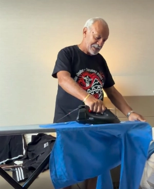 ge - Maestro Júnior abre bastidores antes de entrar no ar e brinca ao passar uniforme: 