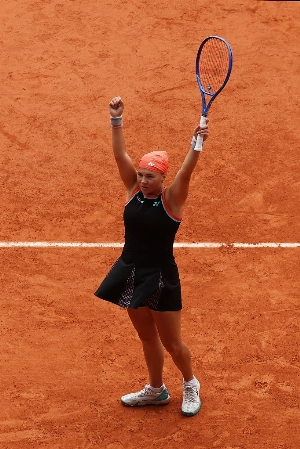 ge - Zebra em Roland Garros: Russa vira para cima de Sabalenka e avança à semifinal