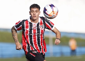 ge - São Paulo usa pausa para a Copa para acelerar integração de jovens ao profissional