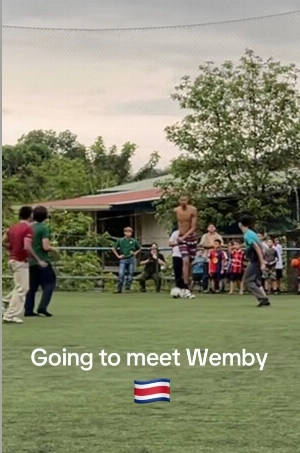 ge - Wembanyama surpreende jovens e se arrisca no futebol durante férias na Costa Rica